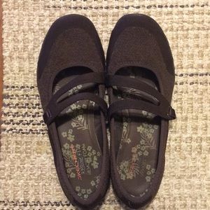 Skechers casual woman’s shoes.